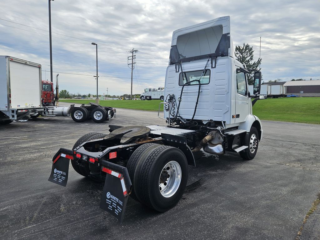 Slide images of 2021 VOLVO VNR42T-300