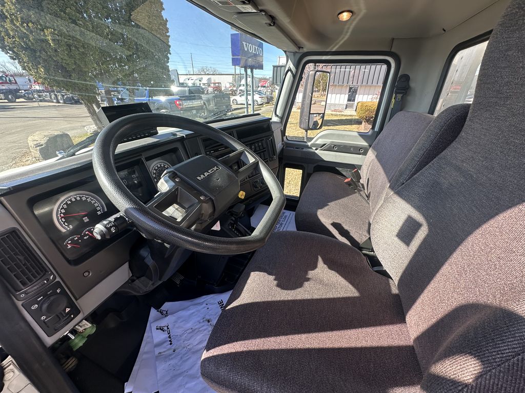 Slide images of 2022 MACK MD742