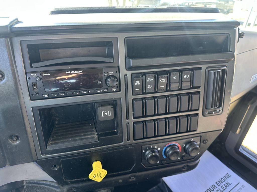 Slide images of 2022 MACK MD742