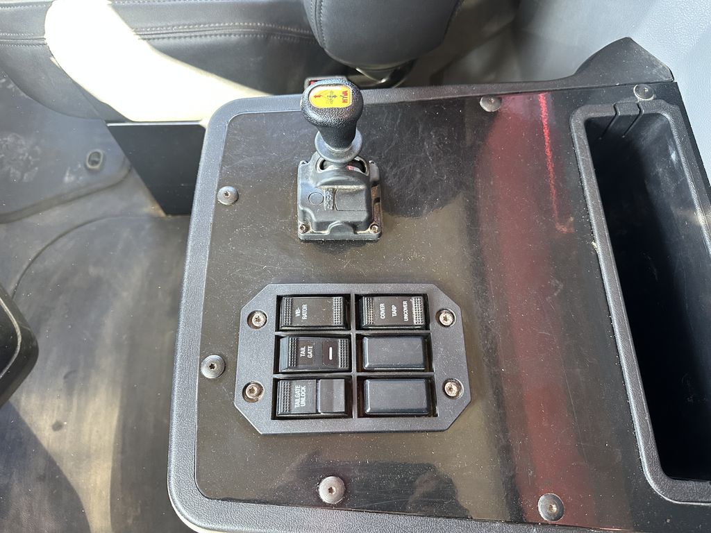 Slide images of 2025 MACK GR104BR