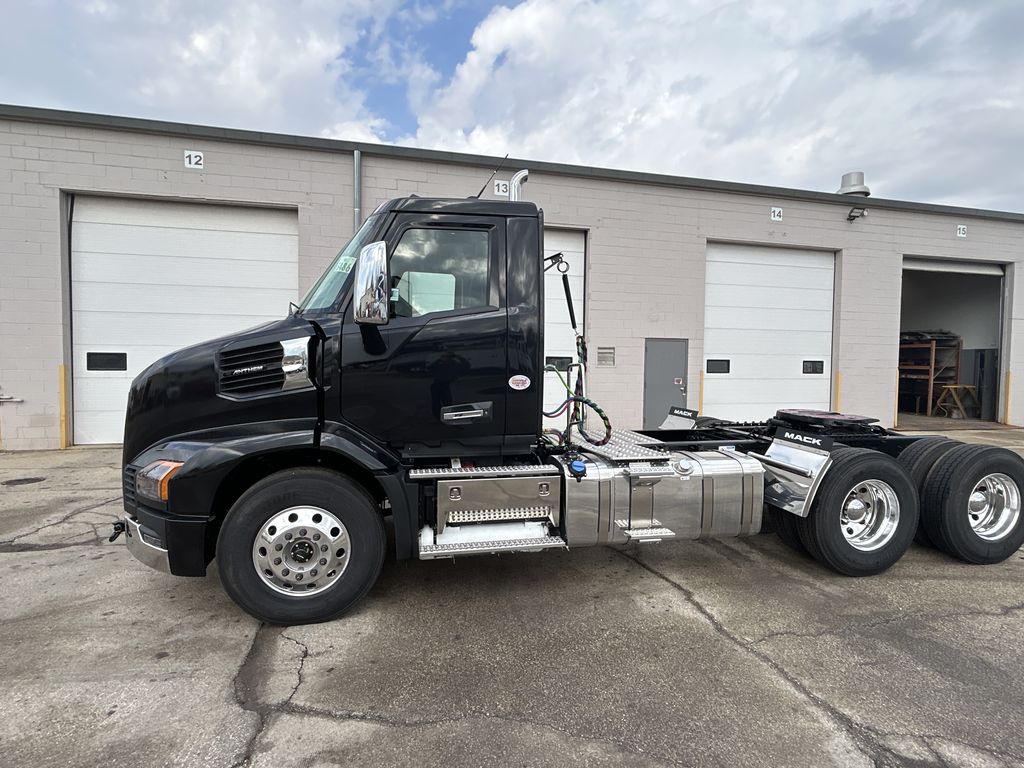 Slide images of 2027 MACK ANTHEM GEN2 64T