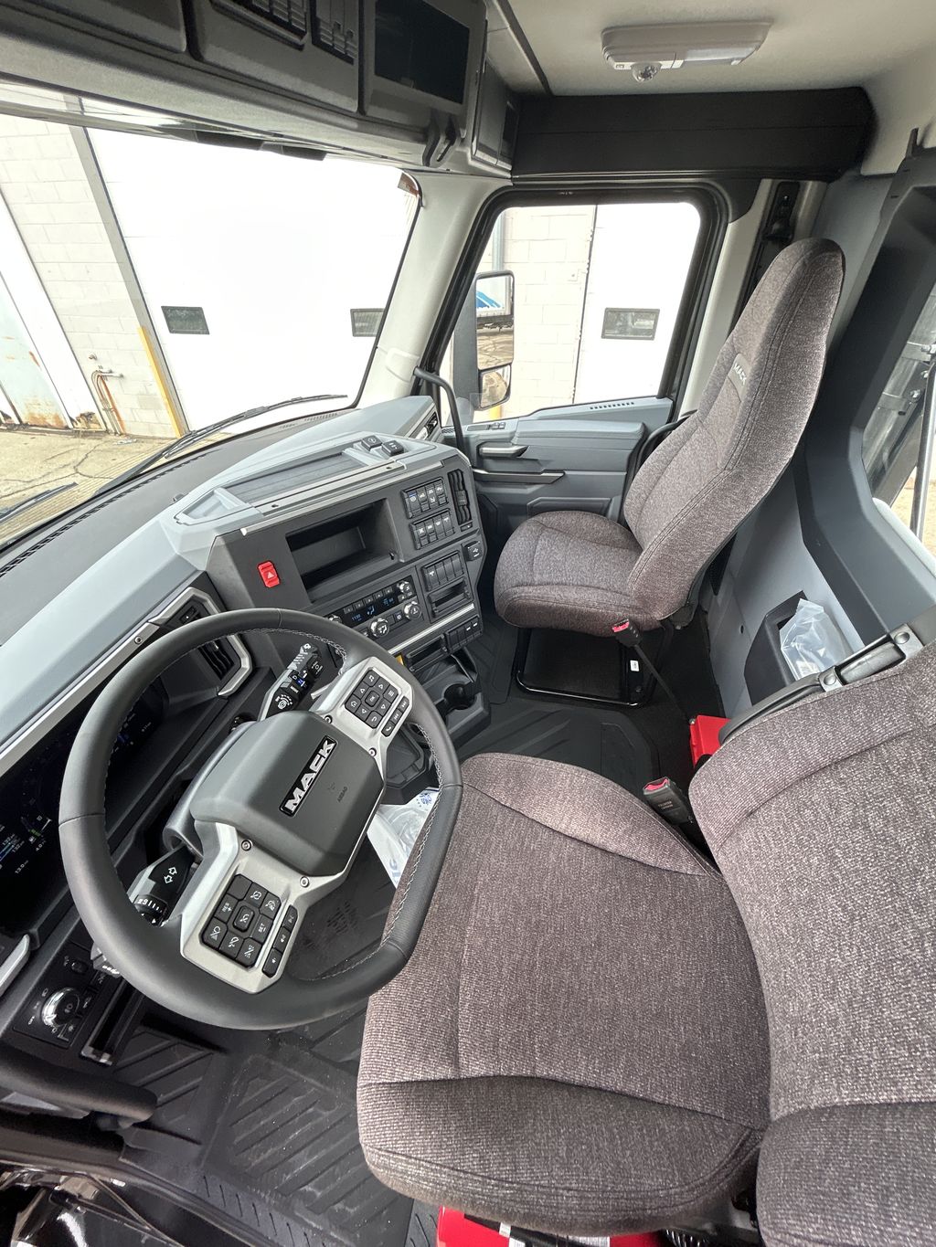 Slide images of 2027 MACK ANTHEM GEN2 64T