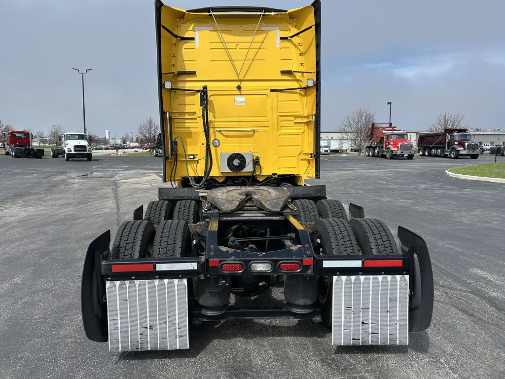 Slide images of 2022 VOLVO VNL64T760