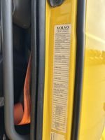 Slide images of 2022 VOLVO VNL64T760