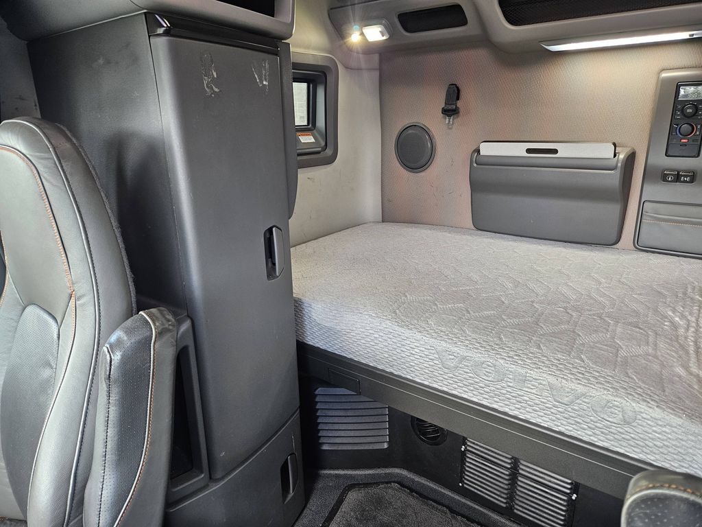 Slide images of 2023 VOLVO VNL64T760