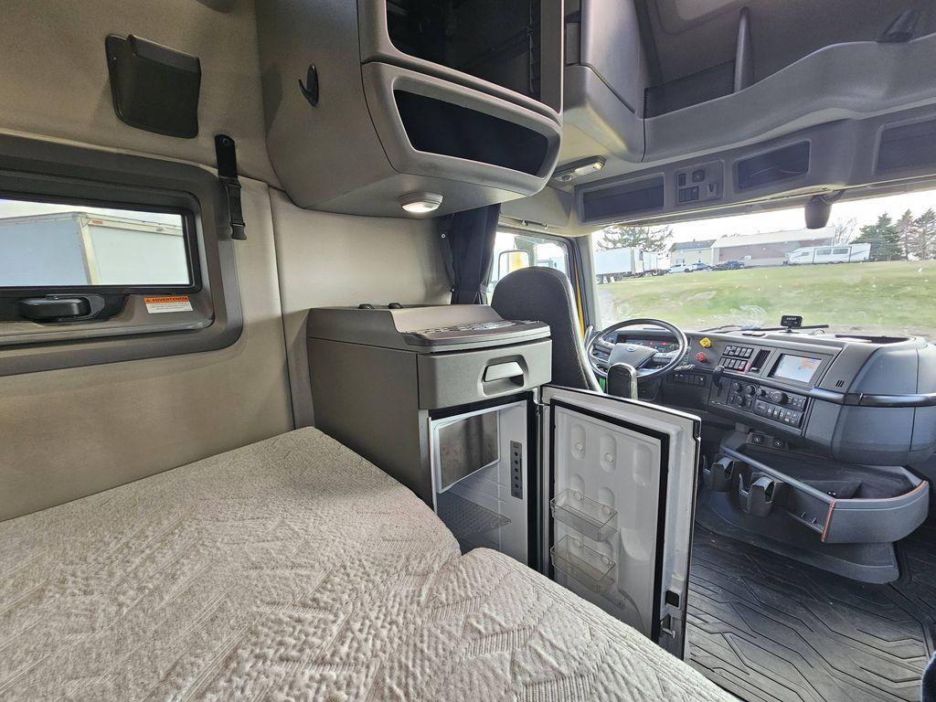 Slide images of 2023 VOLVO VNL64T760