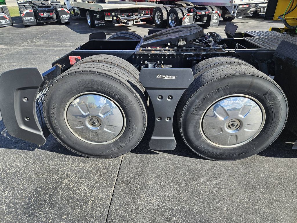 Slide images of 2023 VOLVO VNL64T760