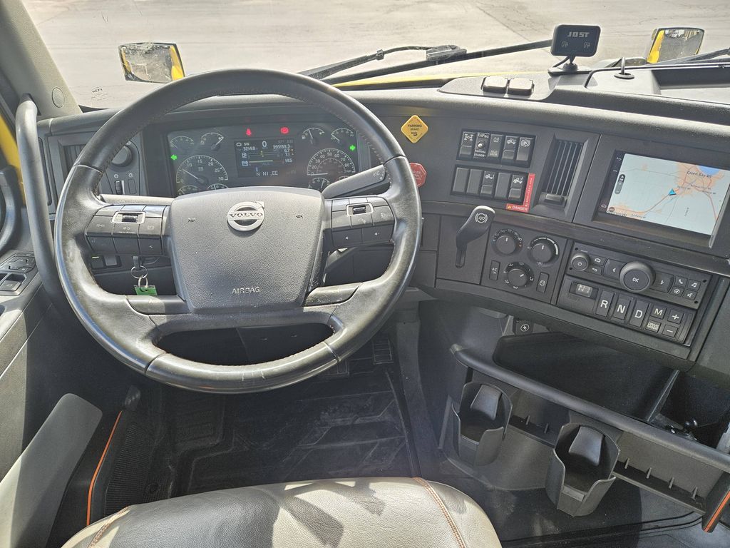 Slide images of 2023 VOLVO VNL64T760
