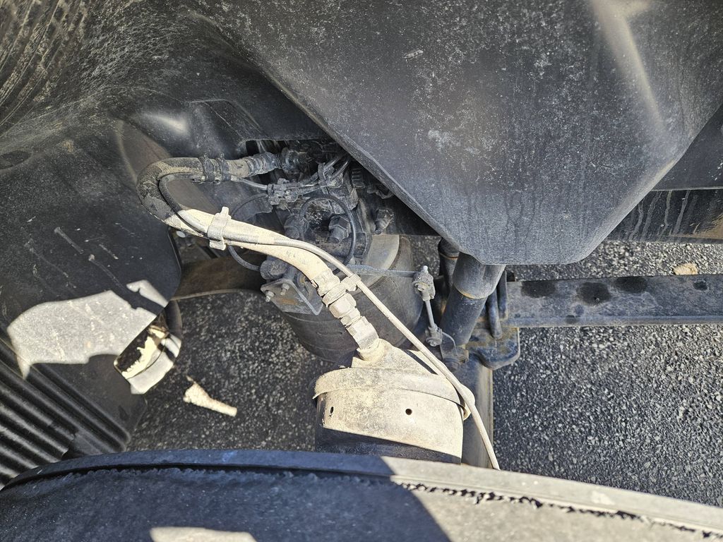 Slide images of 2023 VOLVO VNL64T760