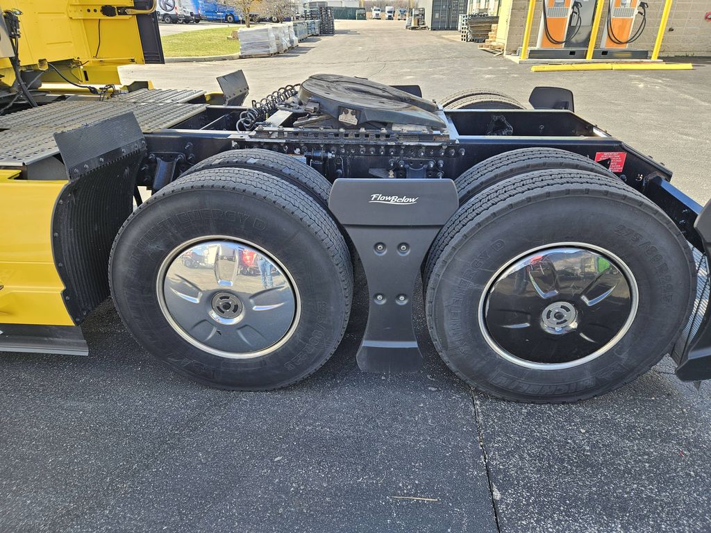 Slide images of 2023 VOLVO VNL64T760