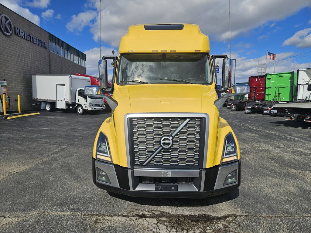 Slide images of 2023 VOLVO VNL64T760