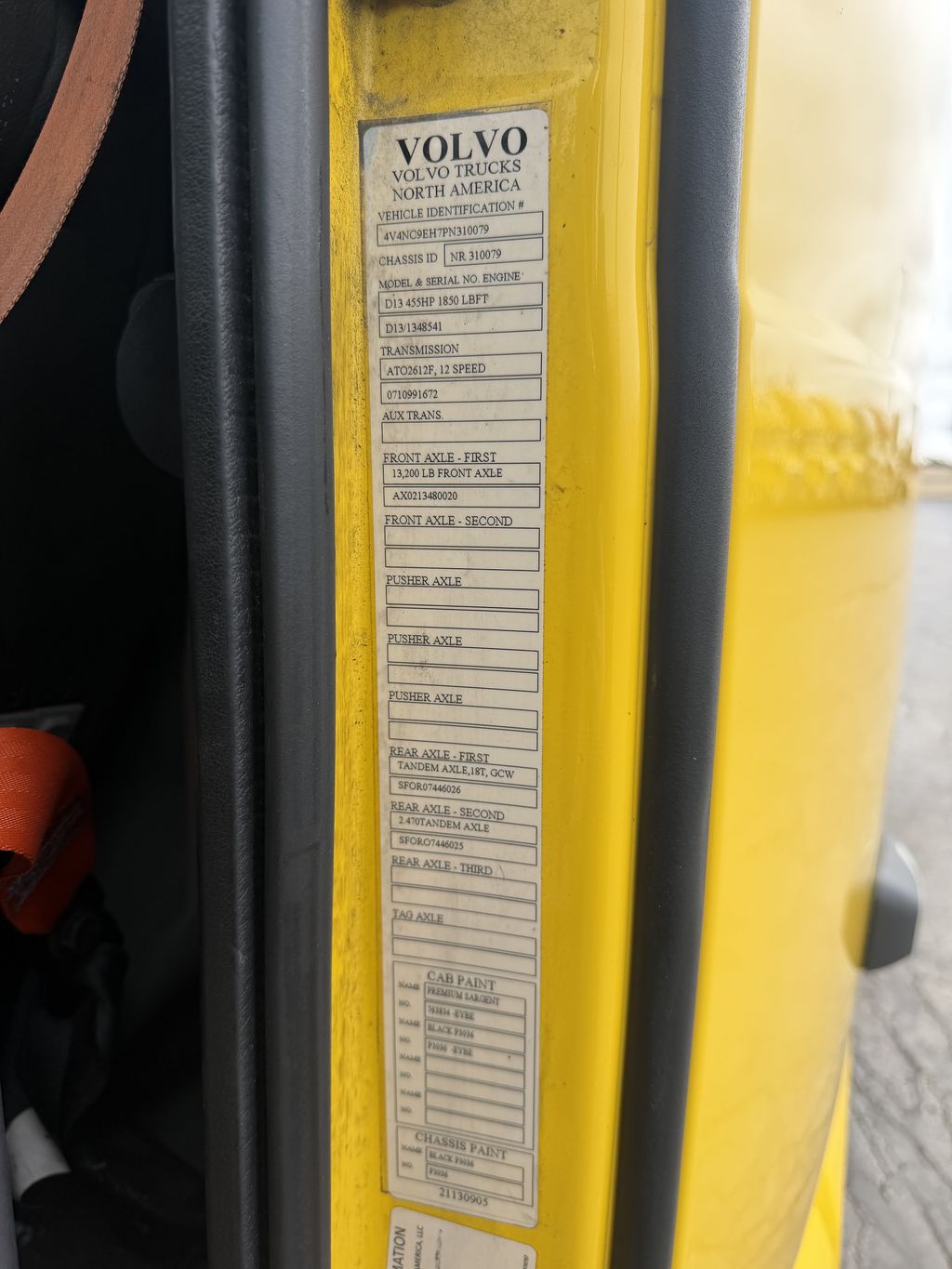 Slide images of 2023 VOLVO VNL64T760