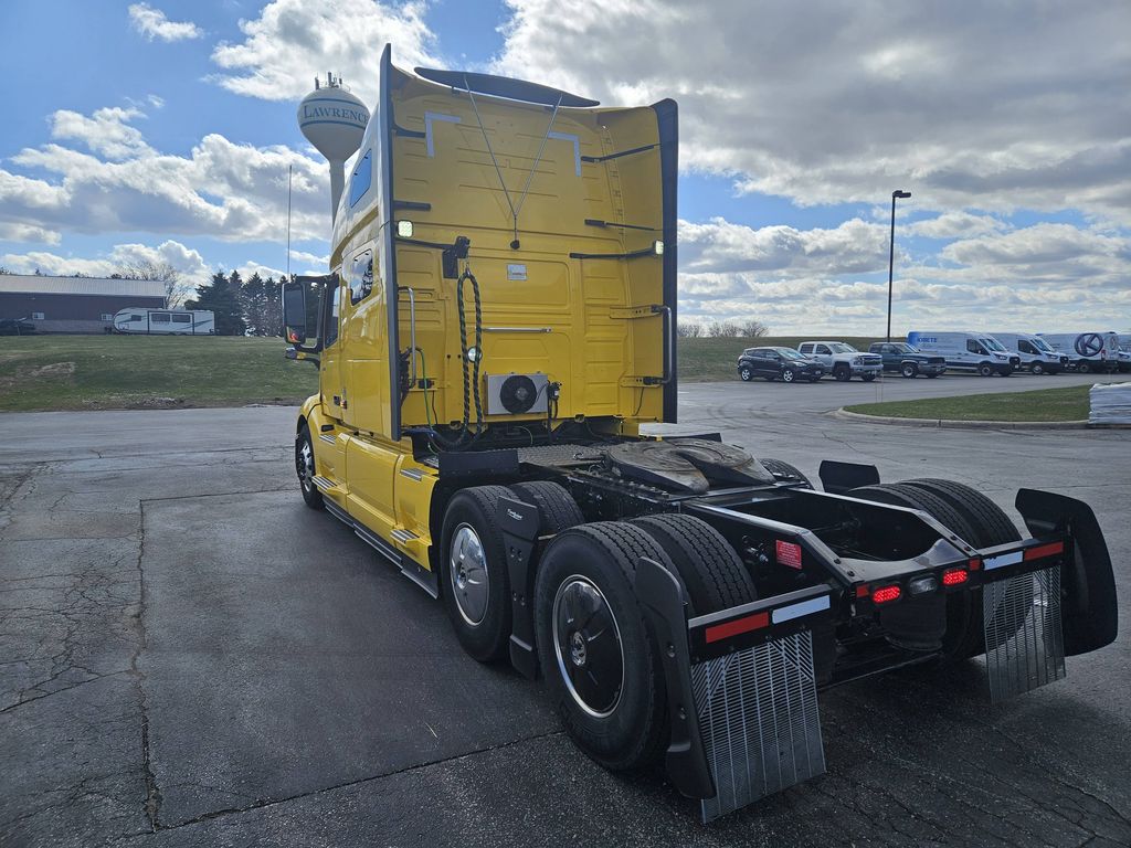 Slide images of 2023 VOLVO VNL64T760