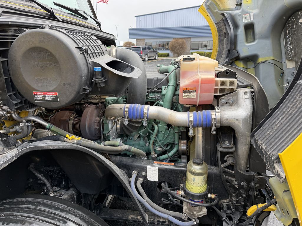 Slide images of 2023 VOLVO VNL64T760