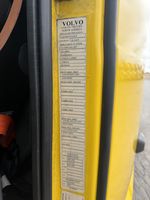 Slide images of 2023 VOLVO VNL64T760