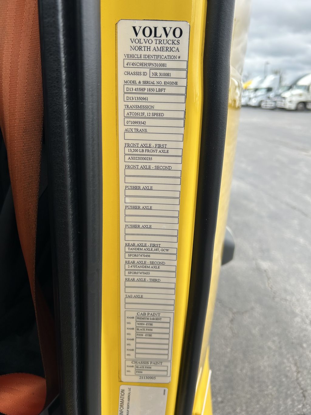 Slide images of 2023 VOLVO VNL64T760