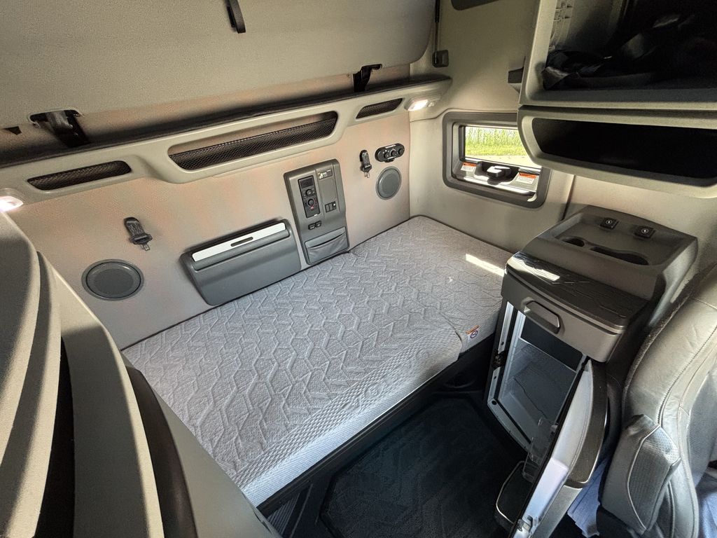 Slide images of 2023 VOLVO VNL64T760