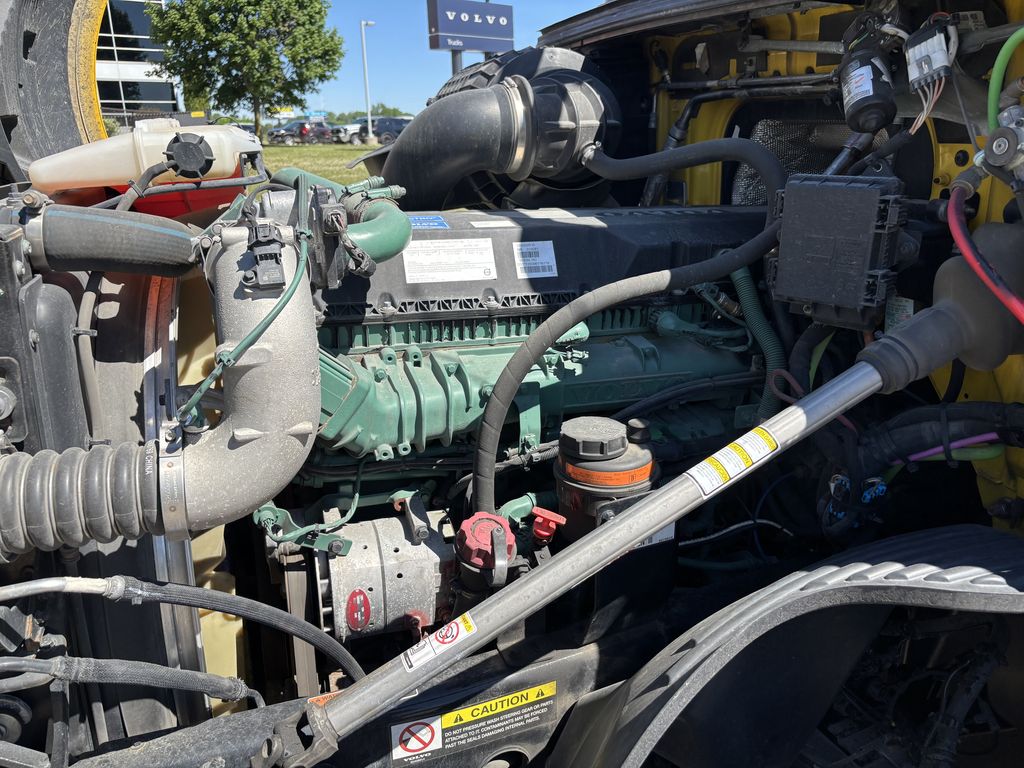 Slide images of 2023 VOLVO VNL64T760