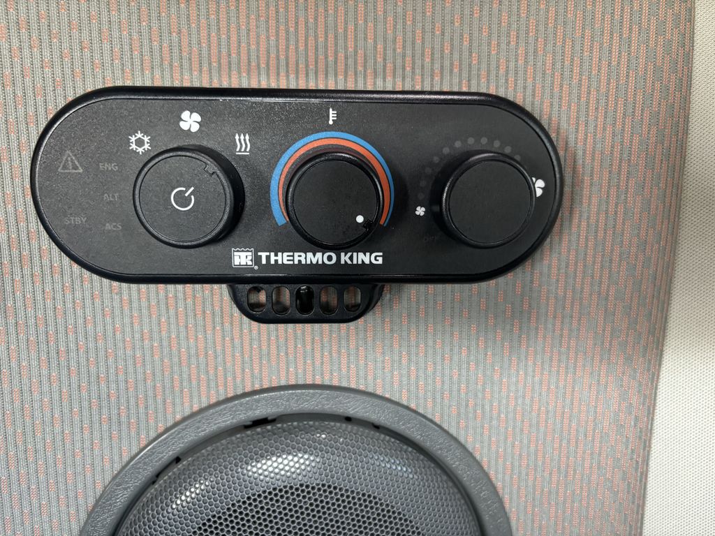 Slide images of 2023 VOLVO VNL64T760