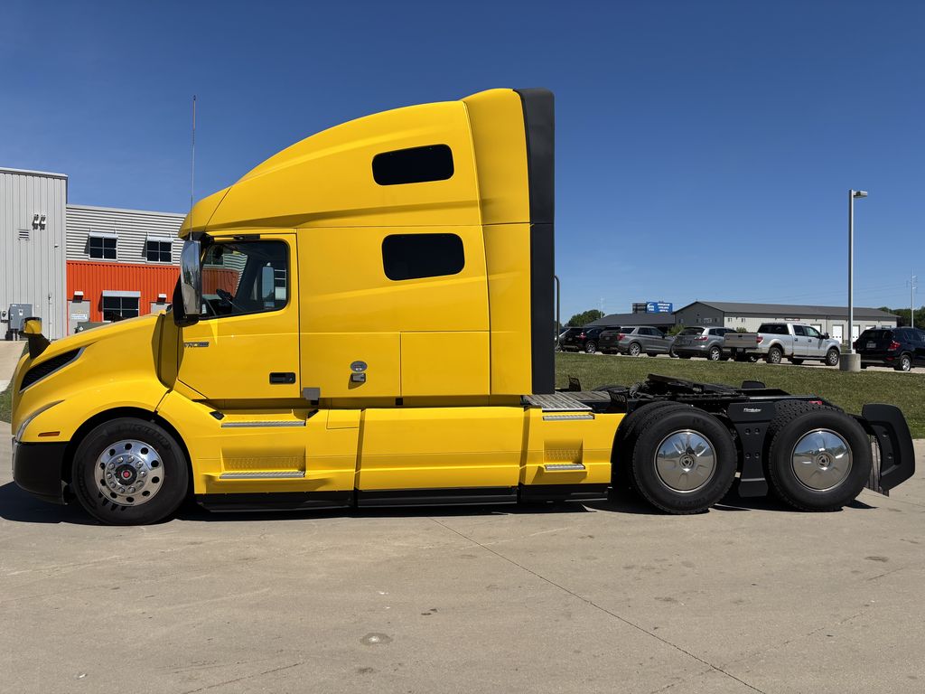 Slide images of 2023 VOLVO VNL64T760