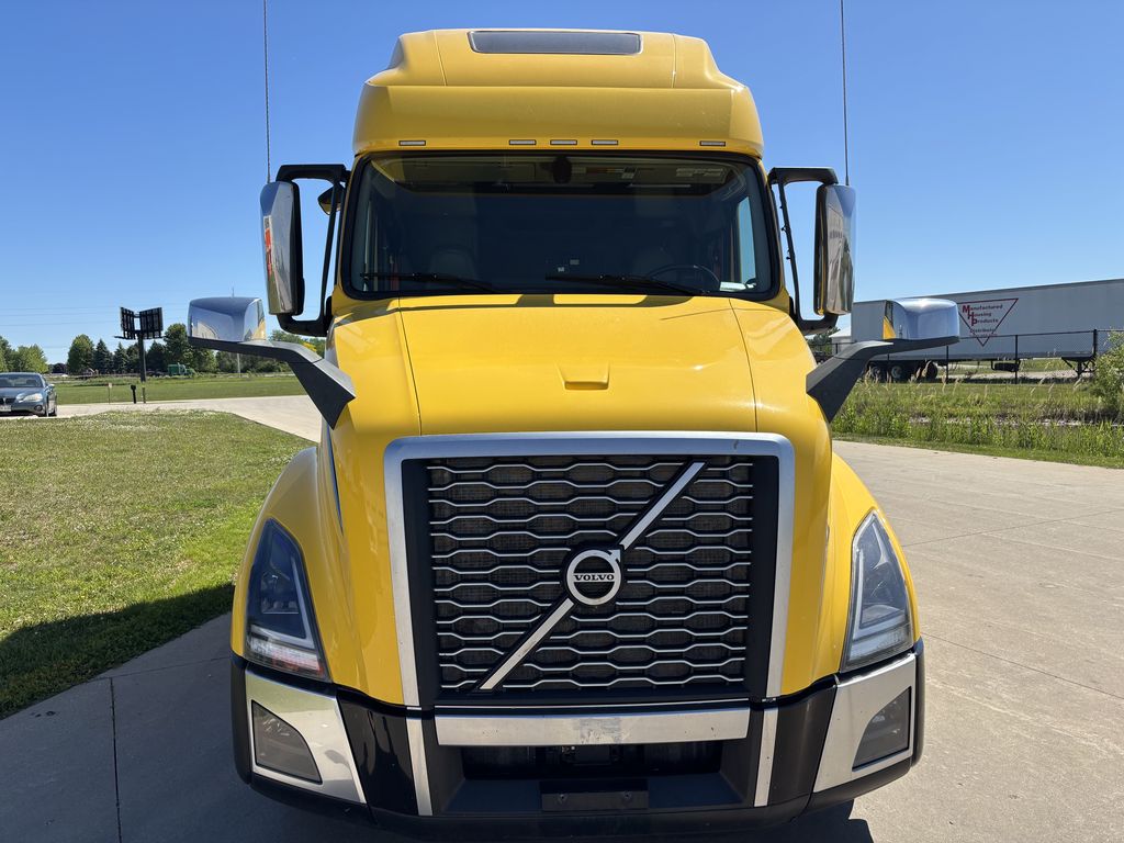 Slide images of 2023 VOLVO VNL64T760