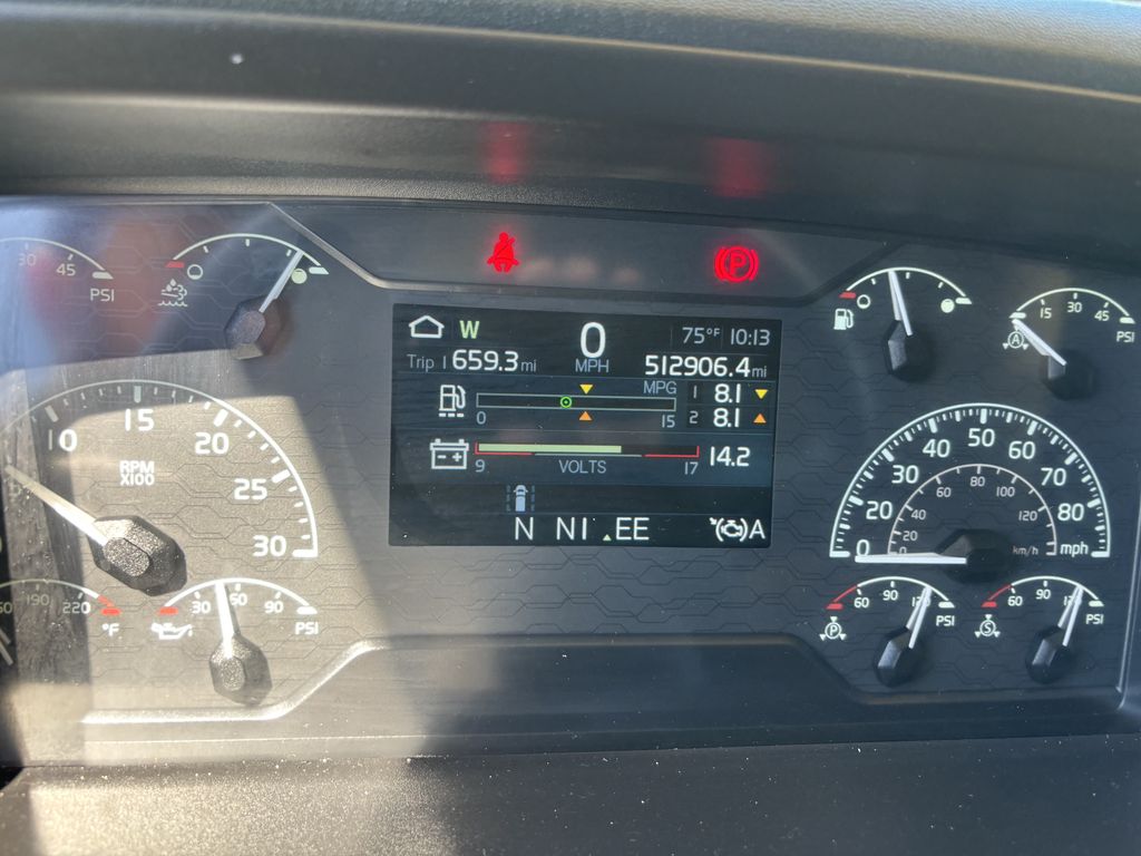 Slide images of 2023 VOLVO VNL64T760