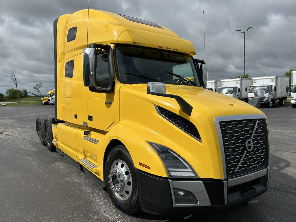 Slide images of 2023 VOLVO VNL64T760