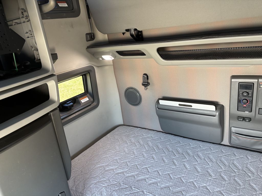 Slide images of 2023 VOLVO VNL64T760