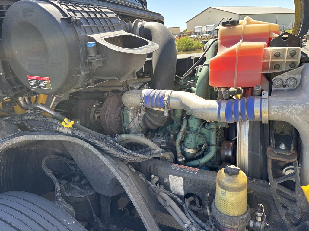Slide images of 2023 VOLVO VNL64T760