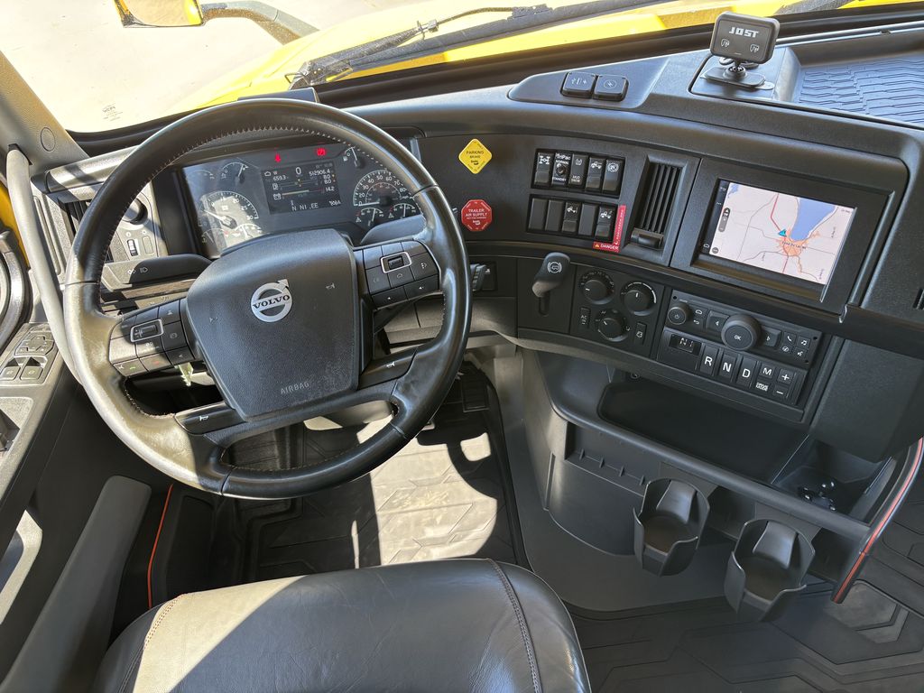 Slide images of 2023 VOLVO VNL64T760