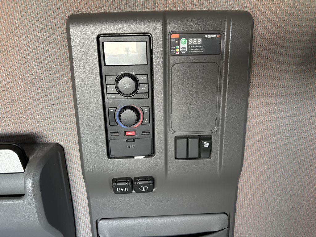 Slide images of 2023 VOLVO VNL64T760