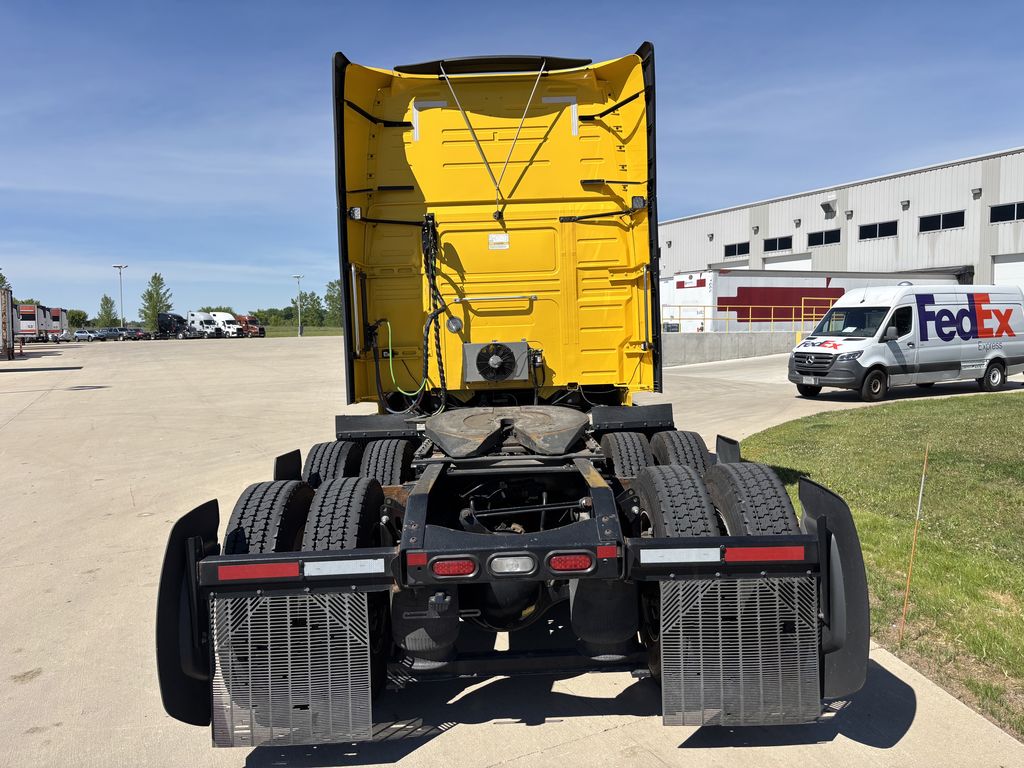 Slide images of 2023 VOLVO VNL64T760