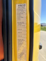Slide images of 2023 VOLVO VNL64T760
