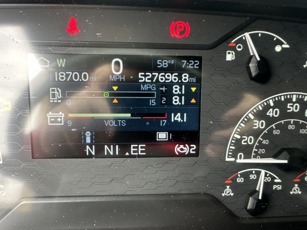 Slide images of 2022 VOLVO VNL64T760