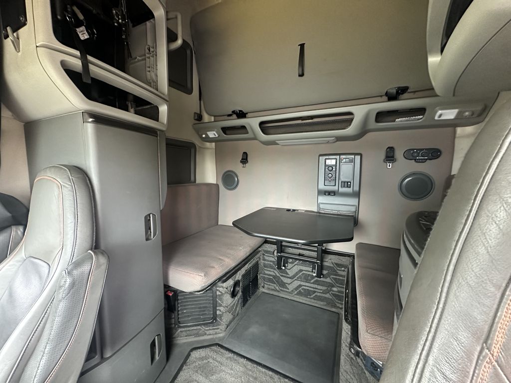 Slide images of 2022 VOLVO VNL64T760