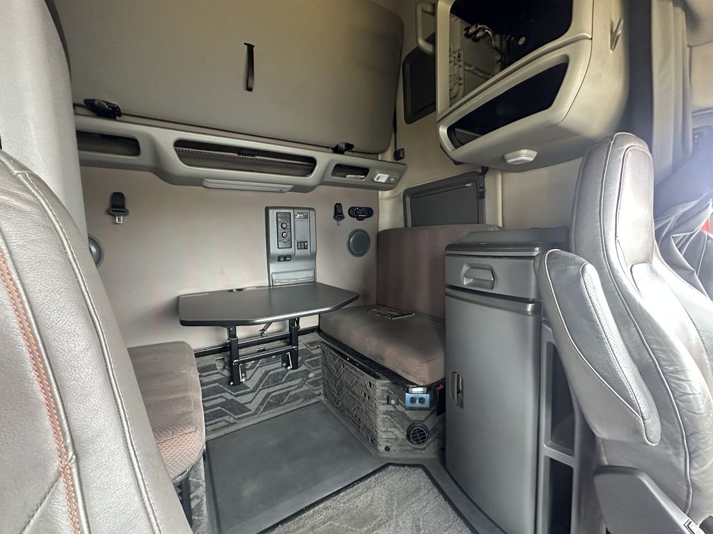 Slide images of 2022 VOLVO VNL64T760