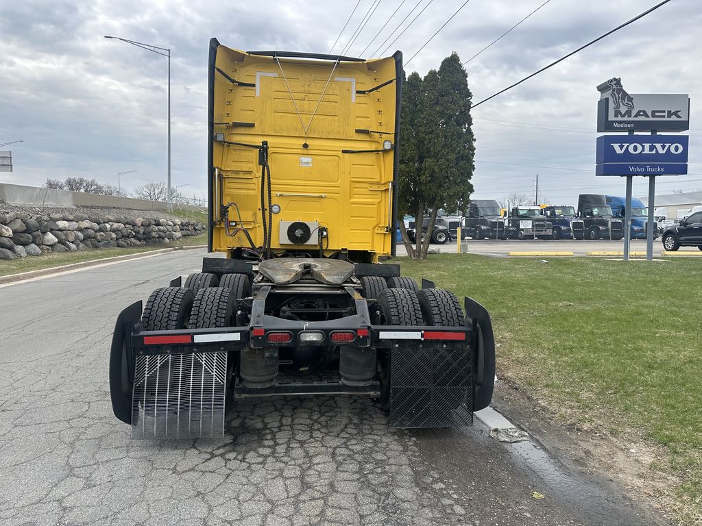 Slide images of 2022 VOLVO VNL64T760