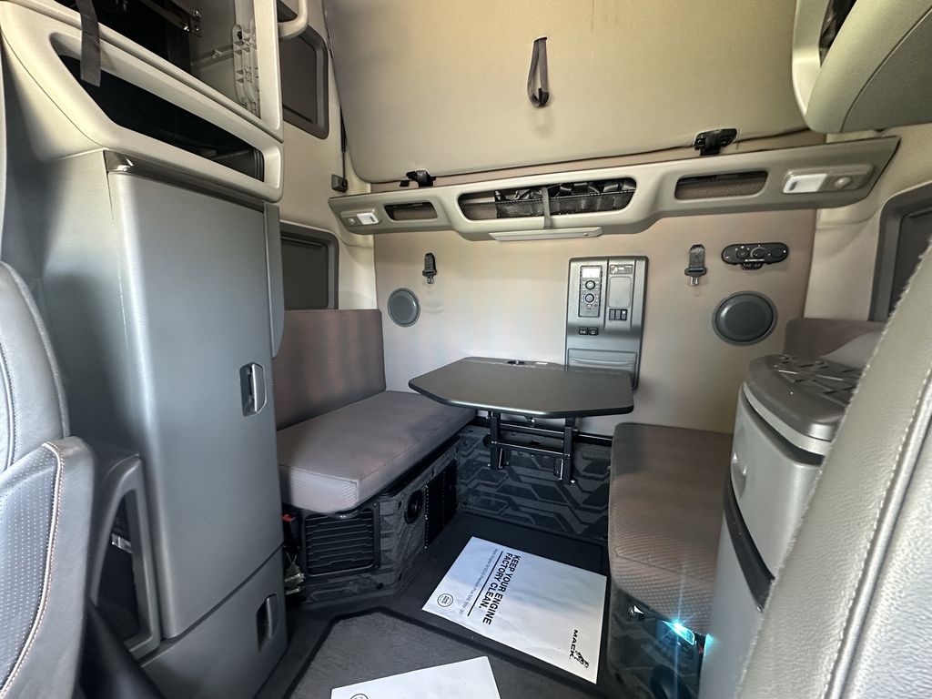 Slide images of 2022 VOLVO VNL64T760