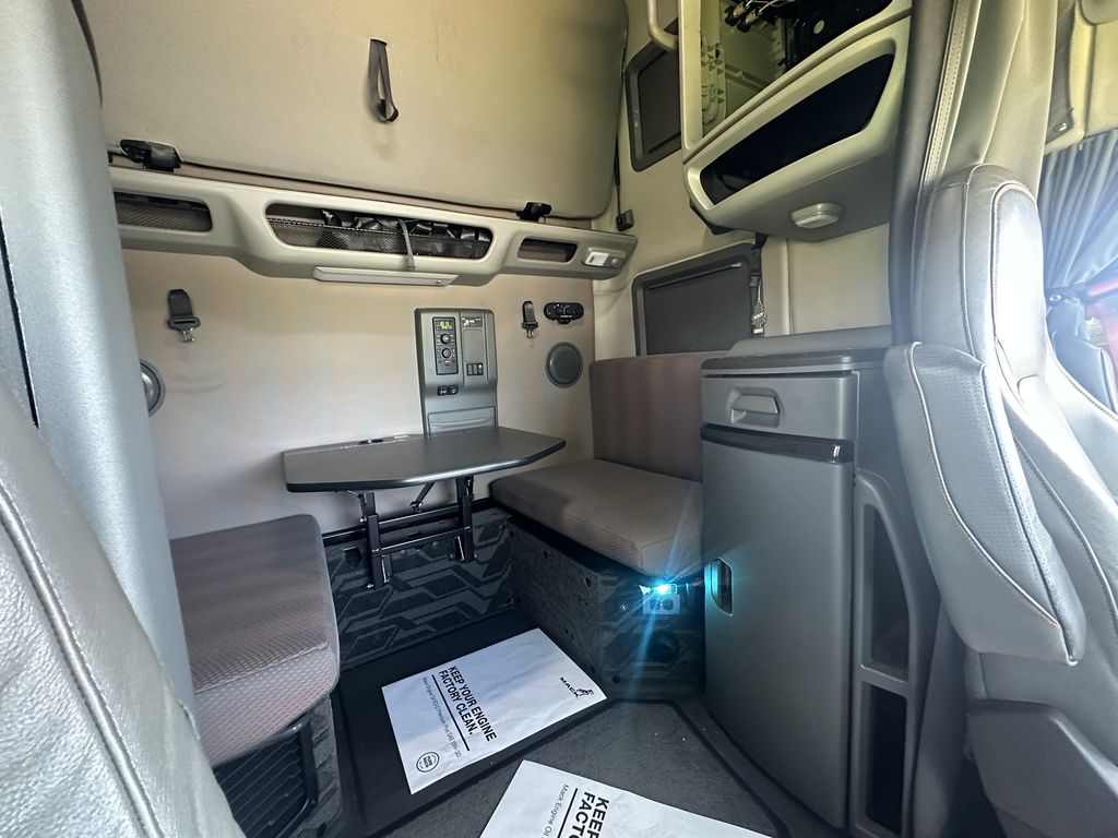 Slide images of 2022 VOLVO VNL64T760