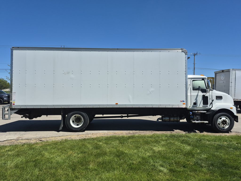 Slide images of 2021 MACK MD642