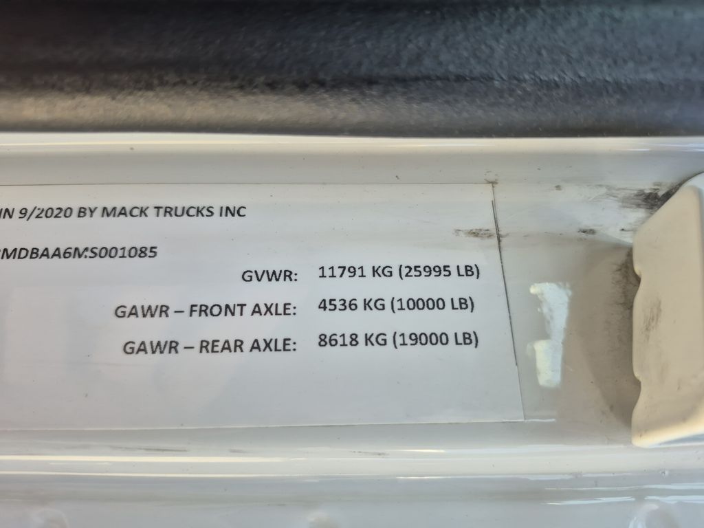 Slide images of 2021 MACK MD642
