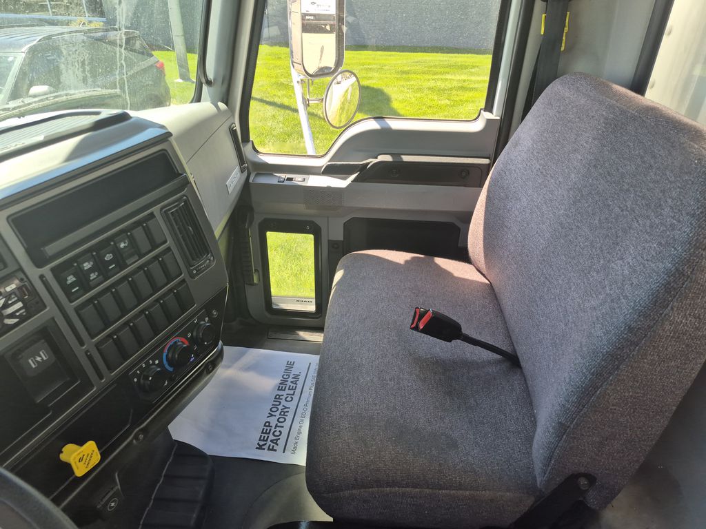 Slide images of 2021 MACK MD642