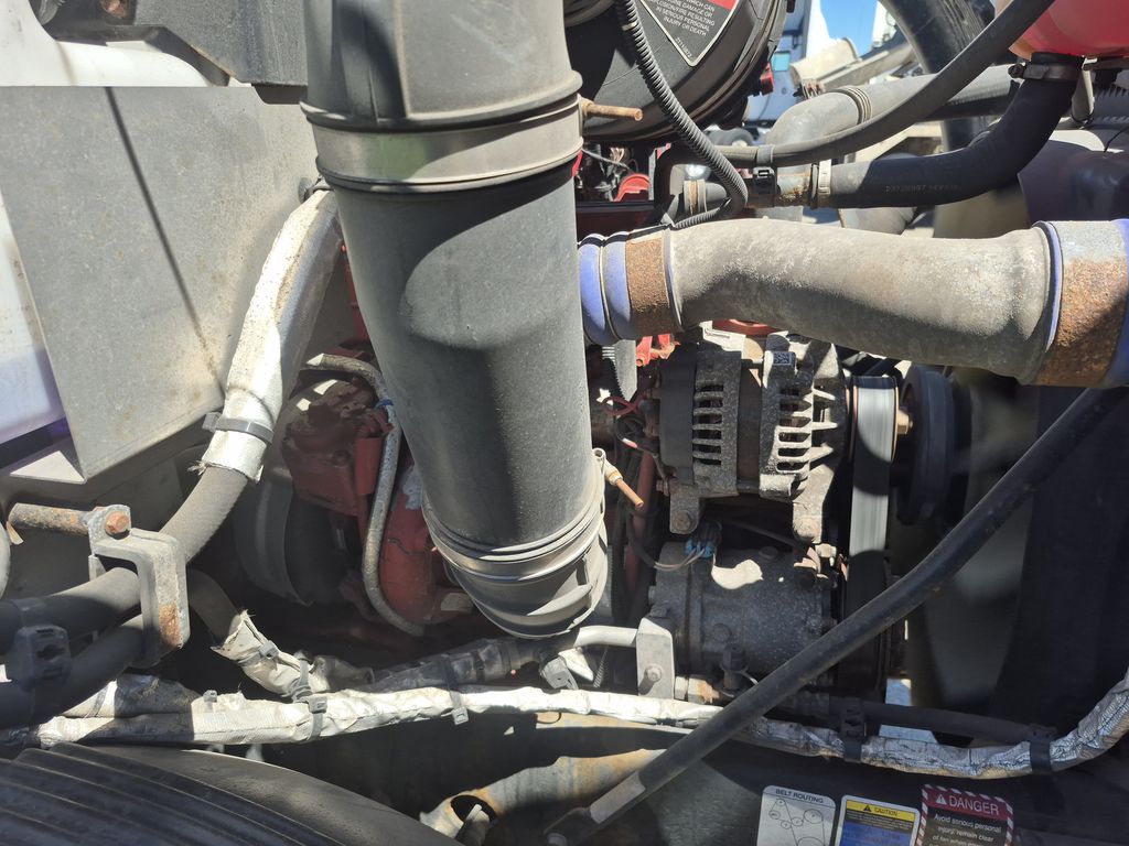 Slide images of 2021 MACK MD642