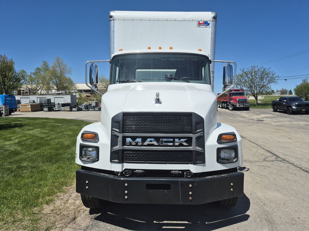 Slide images of 2021 MACK MD642