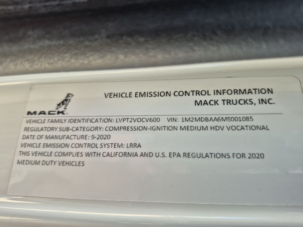 Slide images of 2021 MACK MD642