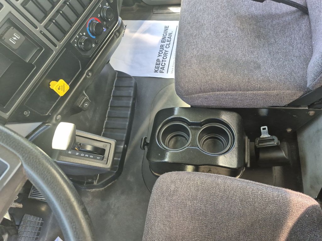 Slide images of 2021 MACK MD642