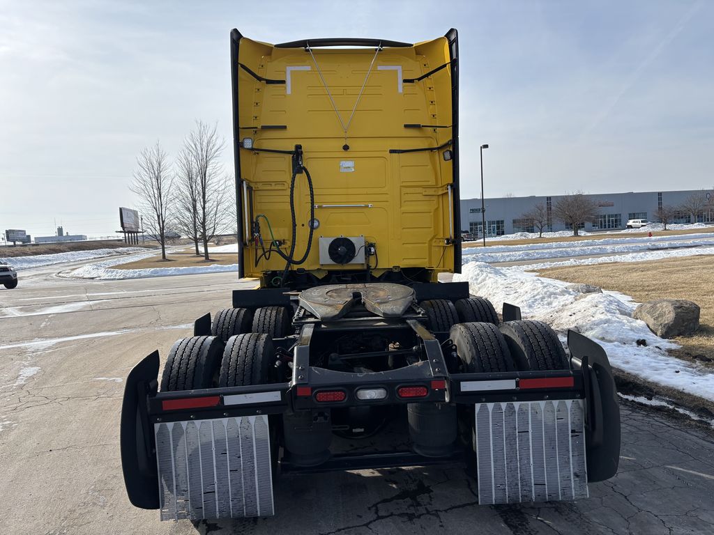 Slide images of 2022 VOLVO VNL64T760