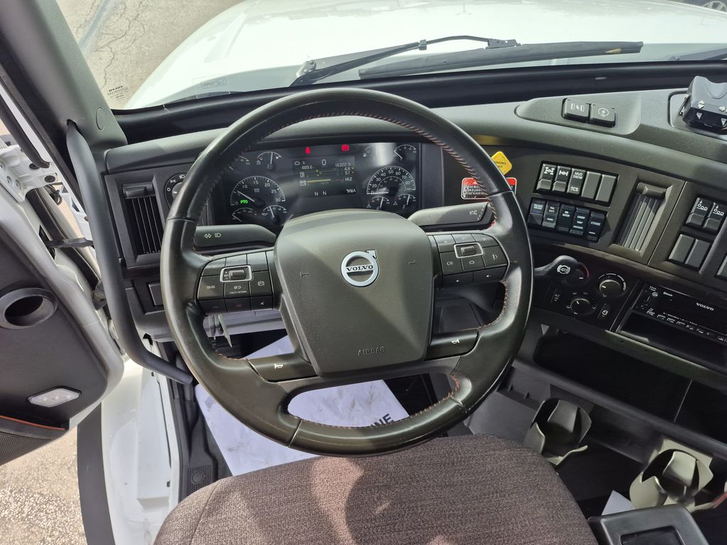 Slide images of 2025 VOLVO VHD64B300