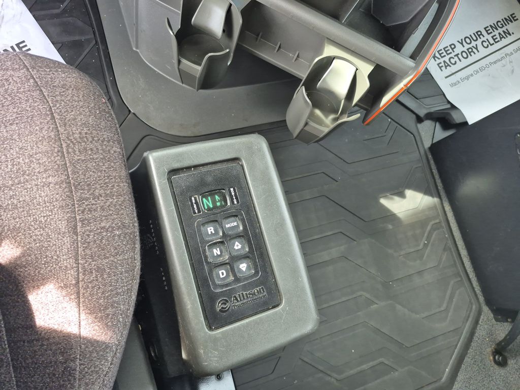 Slide images of 2025 VOLVO VHD64B300