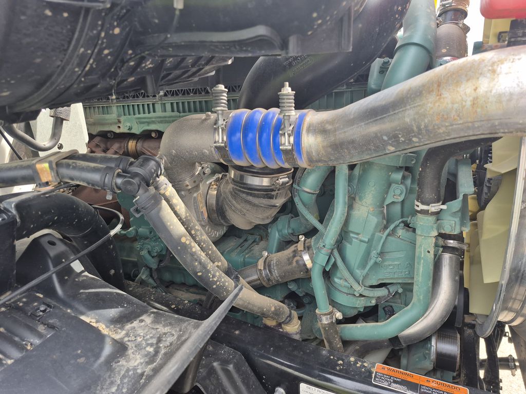 Slide images of 2025 VOLVO VHD64B300